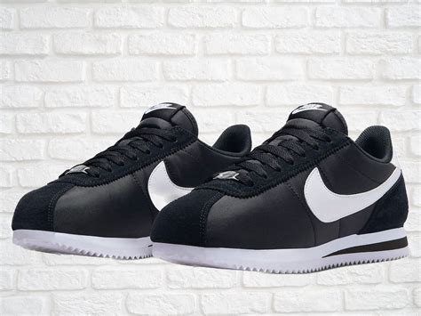 nike cortez samt schwarz|Nike Cortez shoes history.